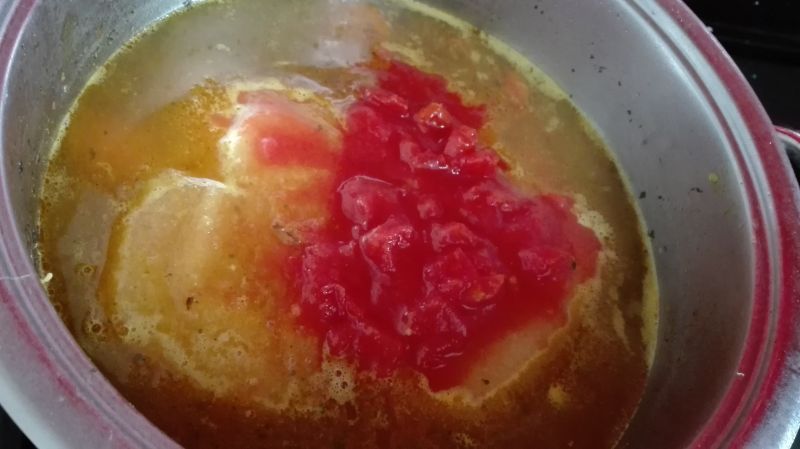 Krem dyniowy z pomidorami i curry