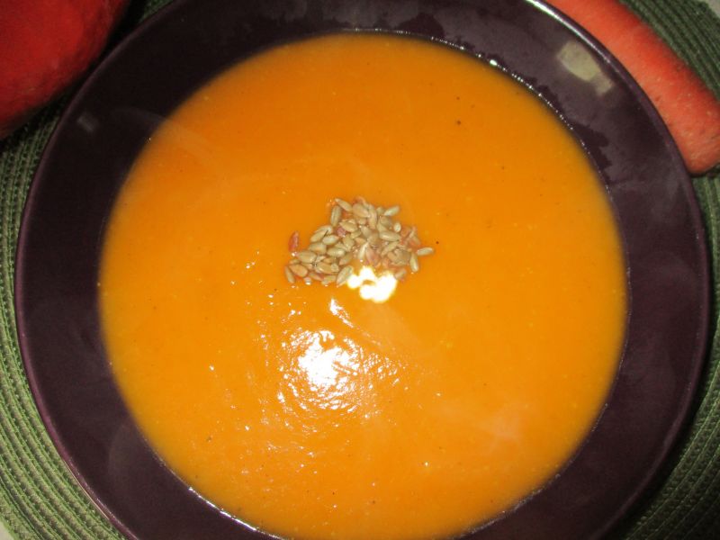 Krem dyniowy z prażonym słonecznikiem i pigwą  Krem dyniowy z prażonym słonecznikiem i pigwą