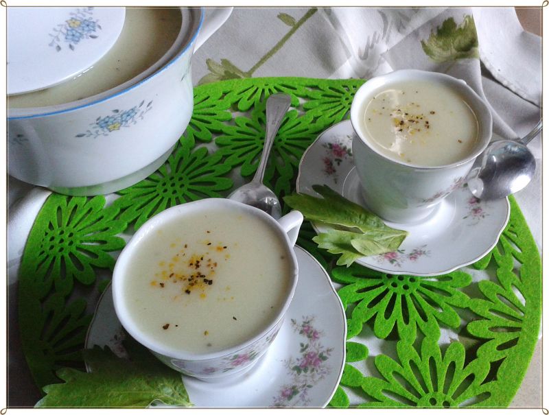 Krem kalafiorowy z mozzarellą Krem kalafiorowy z mozzarellą
