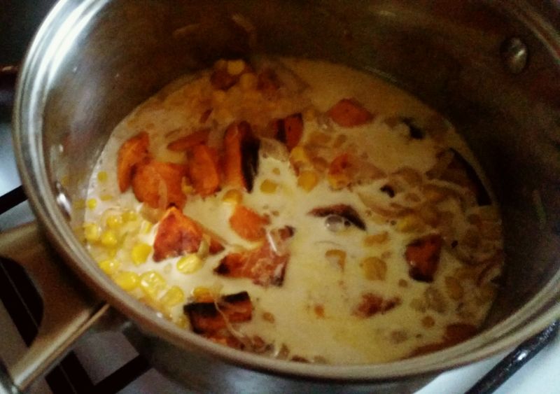 Krem kukurydziany z pieczonym batatem