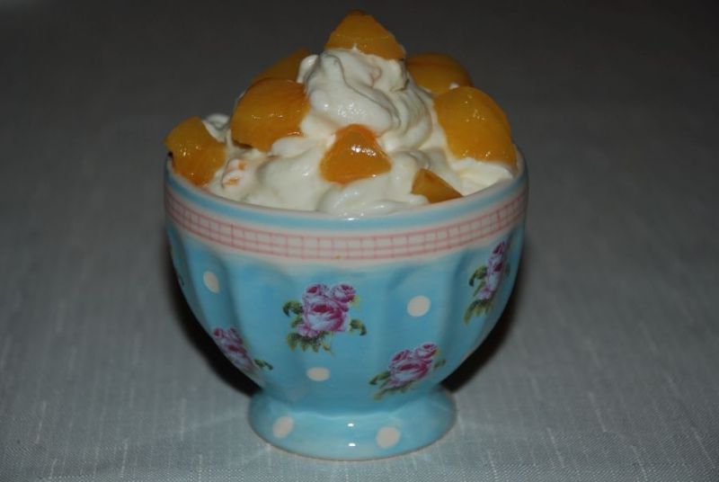 Krem mascarpone z brzoskwiniami