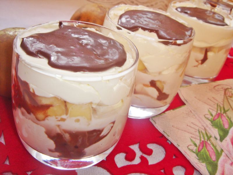 Krem mascarpone z gruszką, likierem i czekoladą Krem mascarpone z gruszką, likierem i czekoladą