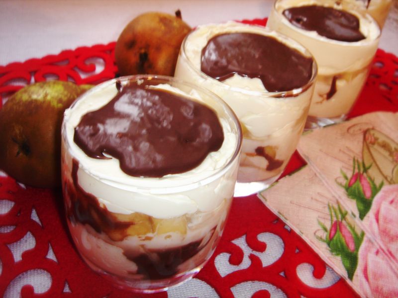 Krem mascarpone z gruszką, likierem i czekoladą Krem mascarpone z gruszką, likierem i czekoladą