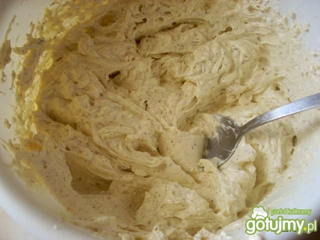 Krem maślany z orzechami 