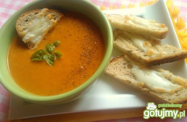 Krem paprykowy z jabłkiem i marchewką