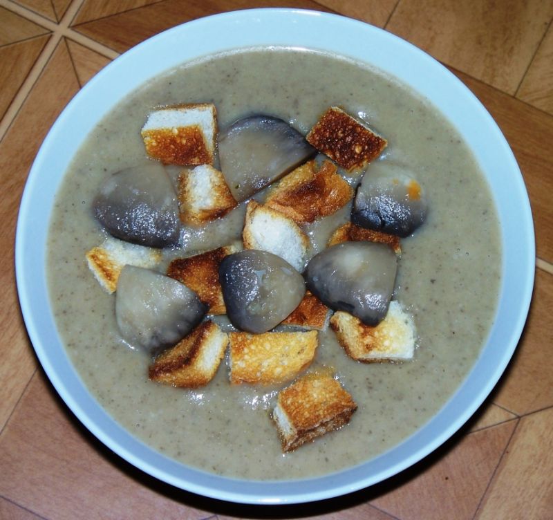 Krem pieczarkowy z grzankami