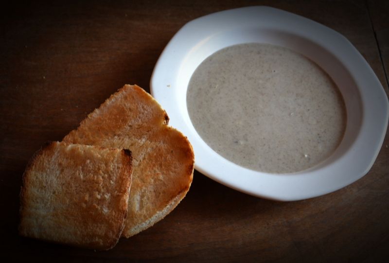 Krem pieczarkowy z tostem 