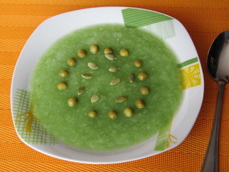 Krem selerowo- groszkowy z pestkami dyni Krem selerowo- groszkowy z pestkami dyni