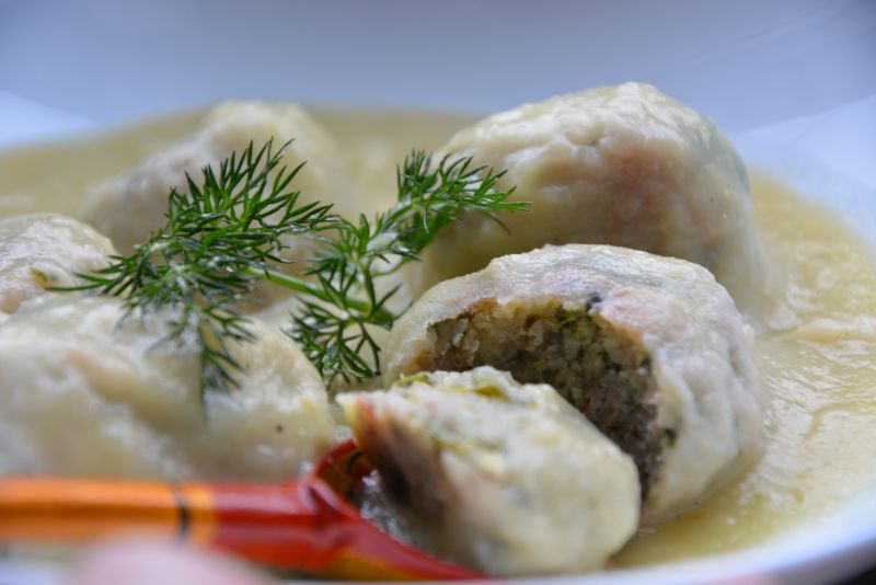 Krem selerowy z mięsno-szpinakowymi pulpetami