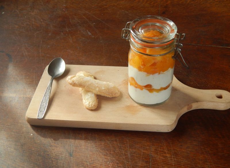 Krem serowy z morelami Krem serowy z morelami