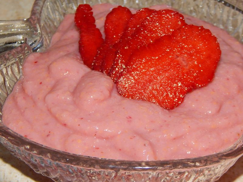 Krem truskawkowy z kaszy kukurydzianej Krem truskawkowy z kaszy kukurydzianej