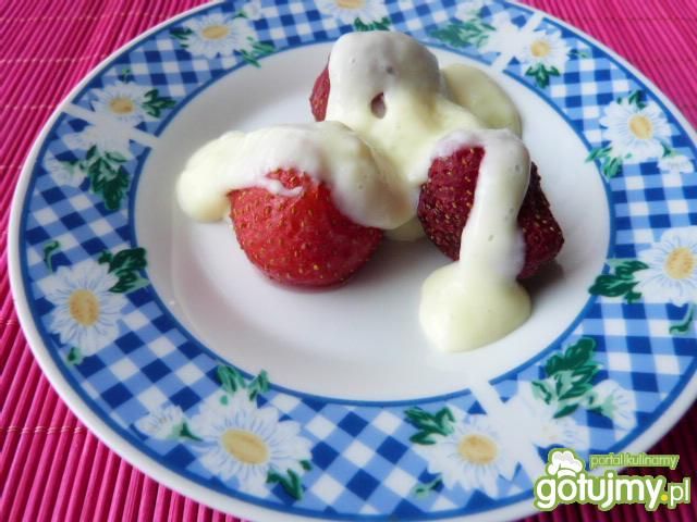 Krem waniliowy z truskawkami
