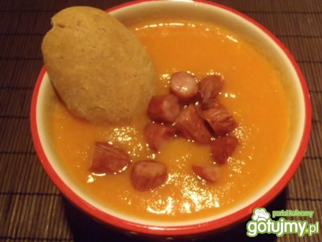 Krem warzywny z kawałkami kiełbaski