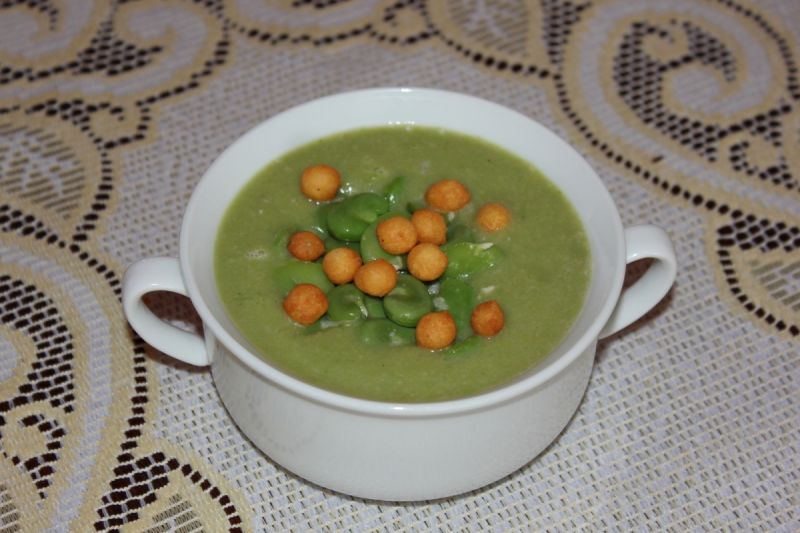 Krem z bobu z groszkiem ptysiowym  Krem z bobu z groszkiem ptysiowym