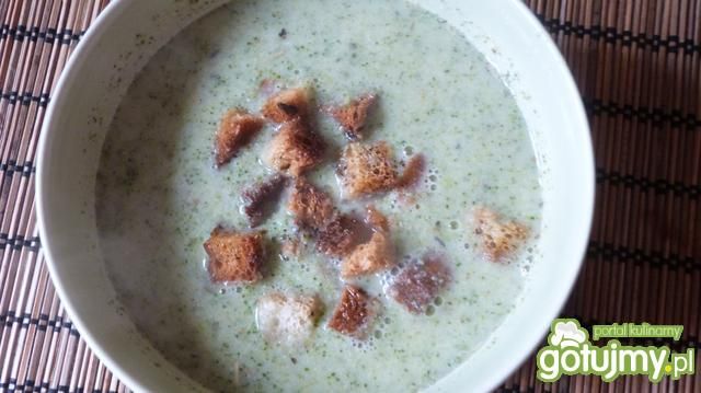 Krem z brokułów z tofu 