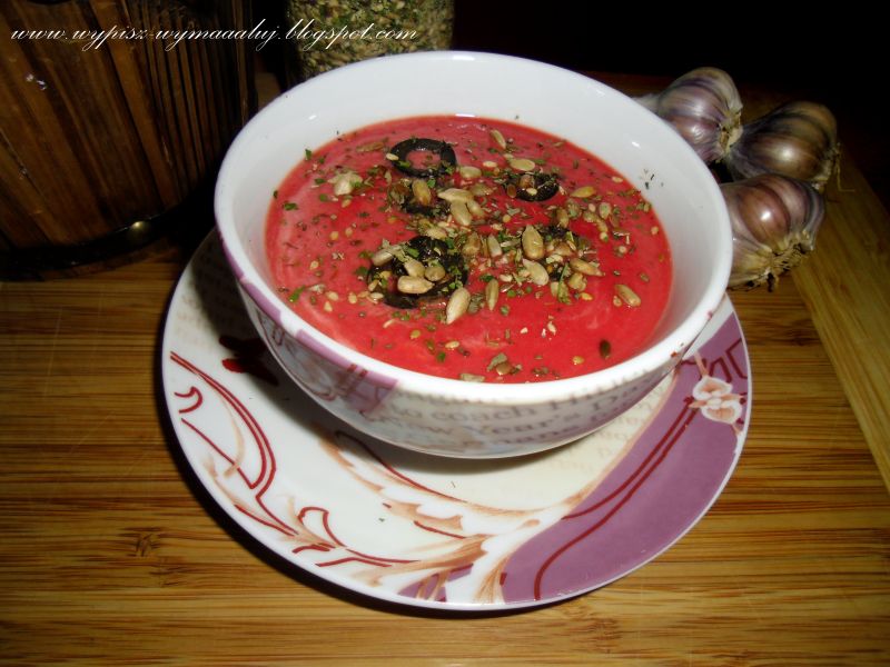 KREM Z BURAKA Z OLIWKAMI I ZIOŁAMI KREM Z BURAKA Z OLIWKAMI I ZIOŁAMI