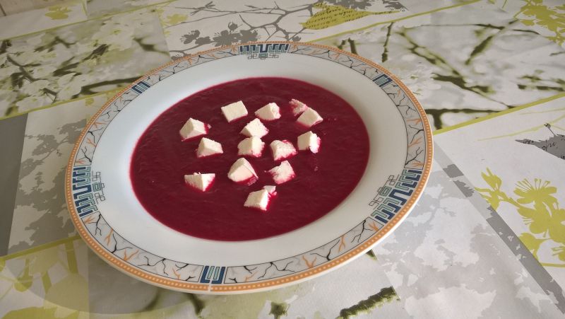 Krem z buraków z serem feta