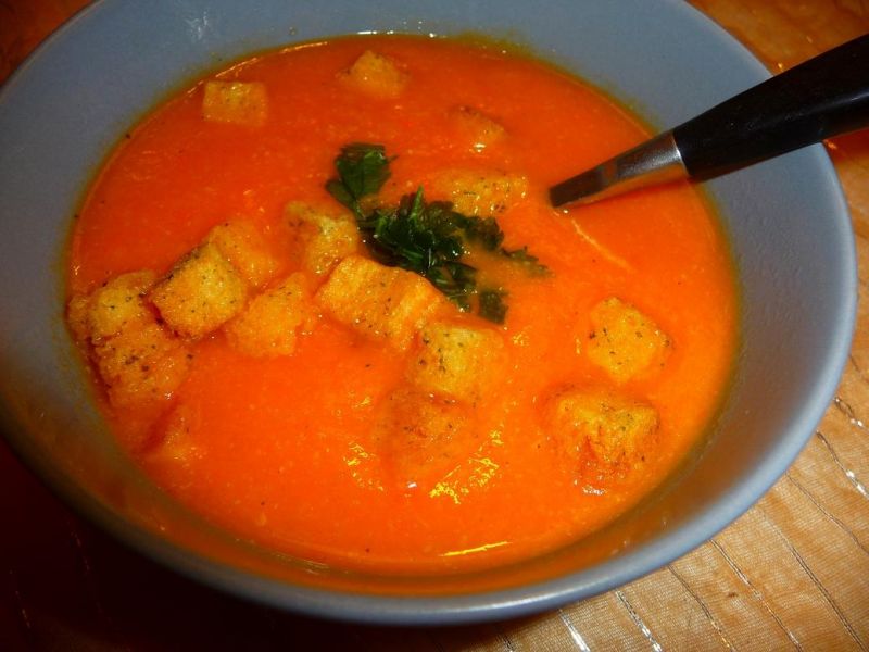 Krem z cieciorki, batata, marchwii i fasoli