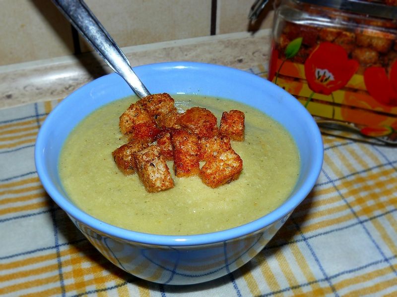 Krem z cukini z grzankami Krem z cukini z grzankami