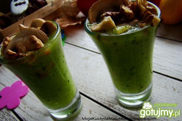 Krem z cukinii i pora z orzechami 