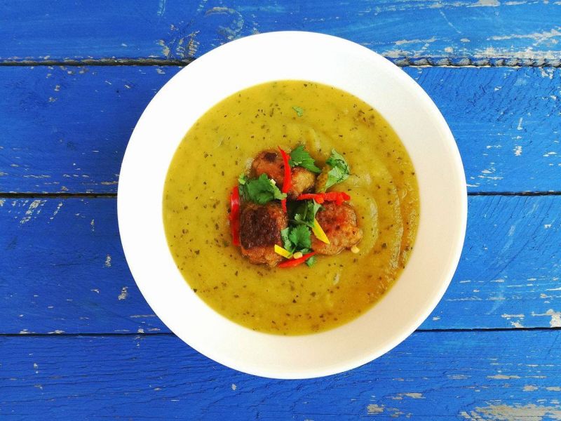 Krem  z cukinii z bazylią i pulpecikami