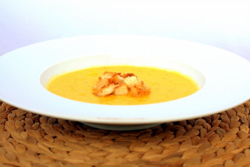 Krem z dyni i młodej marchwii z lawendą Krem z dyni i młodej marchwii z lawendą