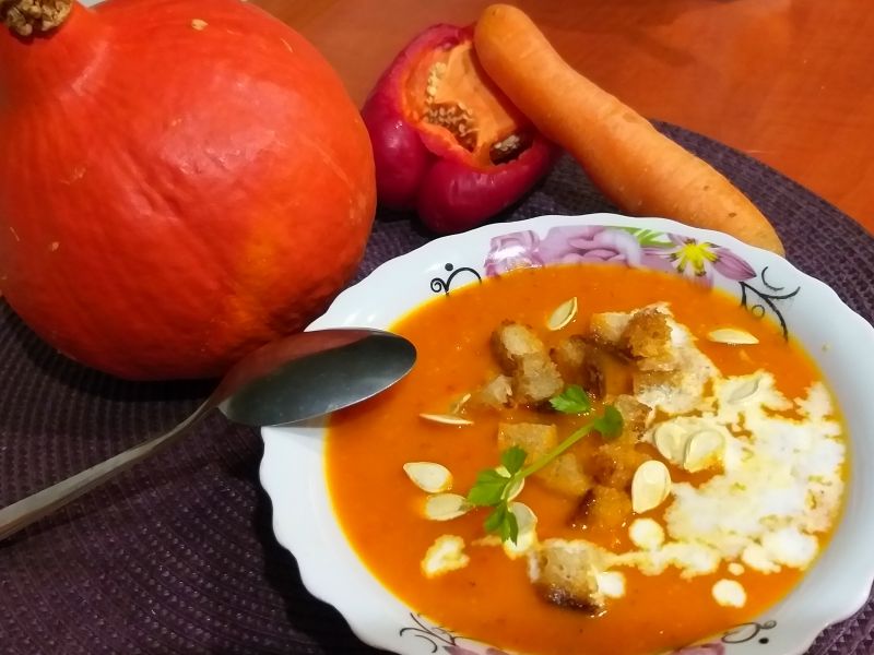 Krem z dyni, papryki i marchewki 