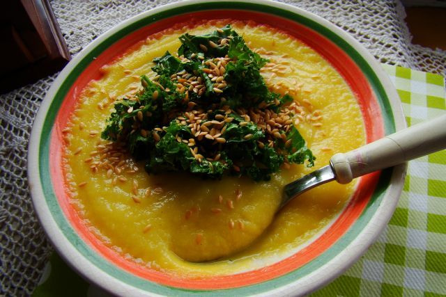 Krem z dyni z jarmużowym makaronem