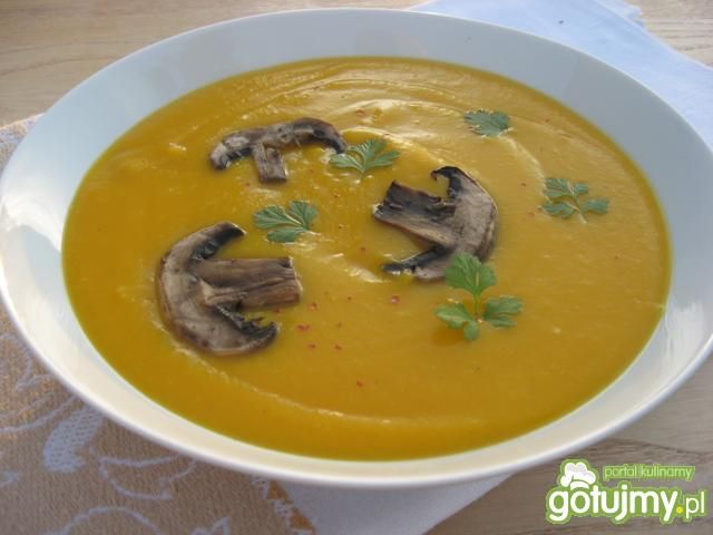 Krem z dyni z pieczarkami