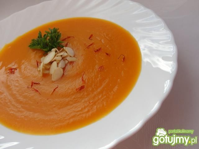 Krem z dyni z szafranem i migdałami