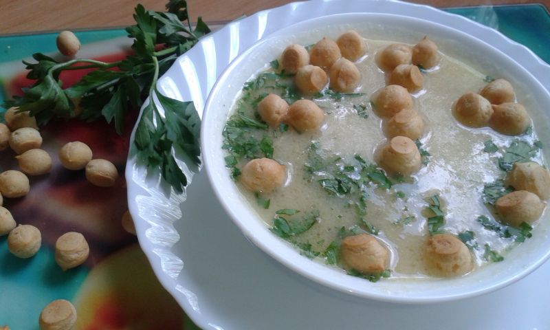 Krem z kalafiora z groszkiem ptysiowym Krem z kalafiora z groszkiem ptysiowym