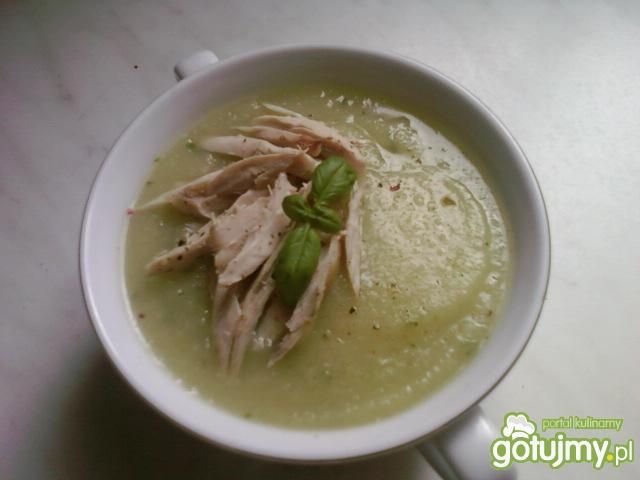 Krem z kalarepy, cukinii z kurczakiem Krem z kalarepy, cukinii z kurczakiem