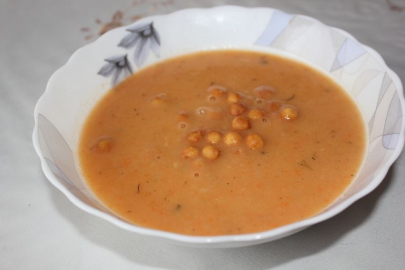 Krem z kalarepy z groszkiem ptysiowym  Krem z kalarepy z groszkiem ptysiowym