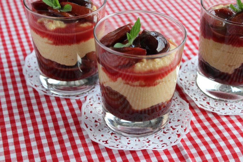 Krem z kaszki kukurydzianej ze śliwkami