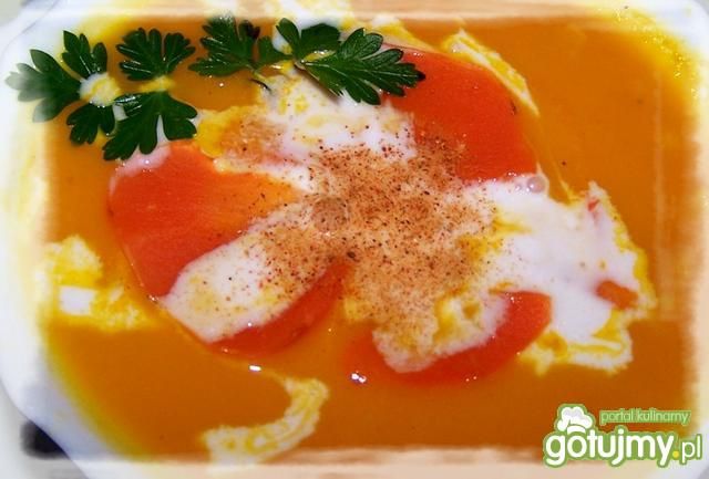 Krem z młodej marchewki.