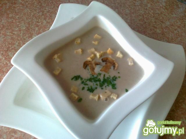 Krem z pieczarek z ziołowymi grzankami