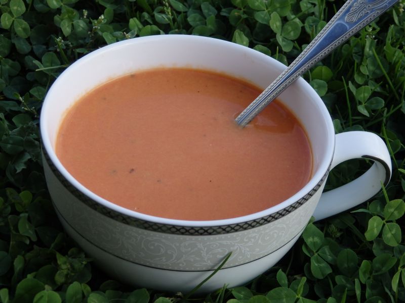 Krem z pieczonych pomidorów z mozzarellą