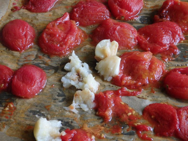 Krem z pieczonych pomidorów z mozzarellą