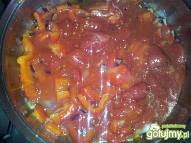 Krem z pomidorów i papryki z soczewicą