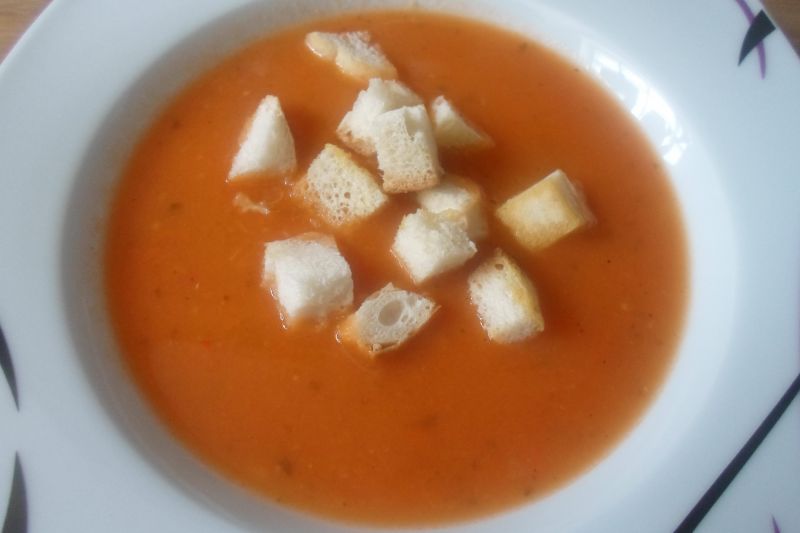 Krem z  pomidorów z miętą