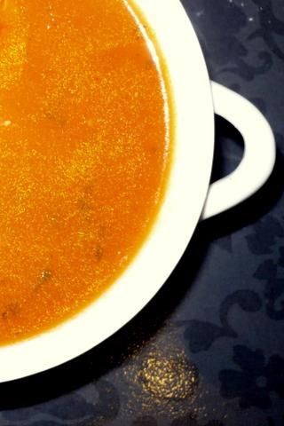 Krem z pomidorów z serem mozzarella Krem z pomidorów z serem mozzarella