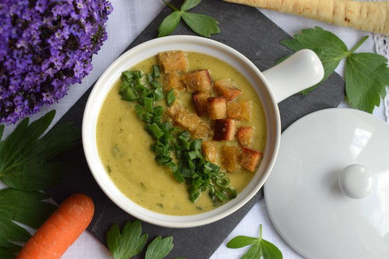 Krem z pora i świeżego lubczyku Krem z pora i świeżego lubczyku