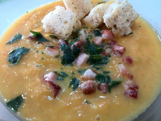 Krem z porów i marchewki z boczkiem