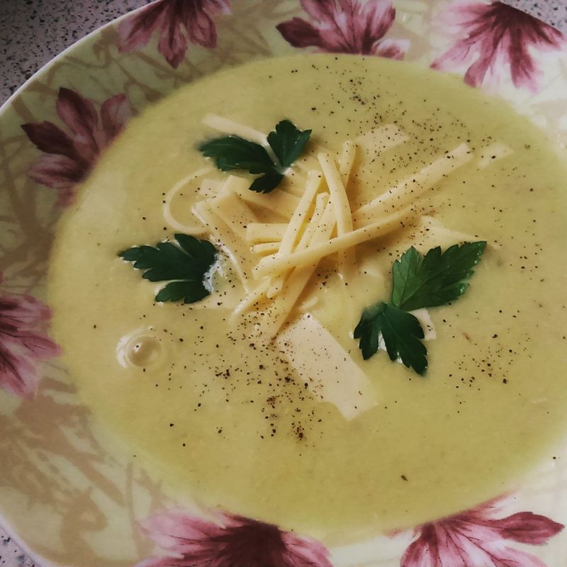 krem z porów z  szynką i serem żółtym