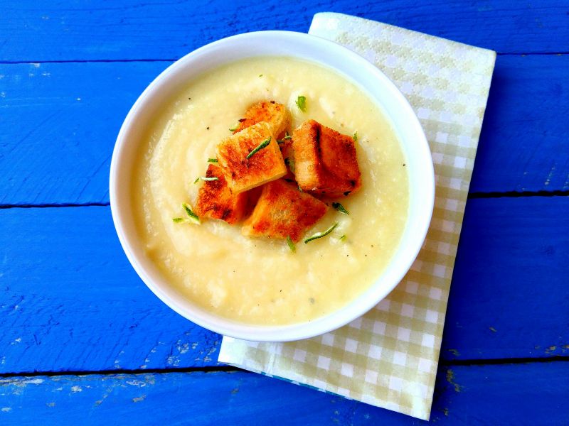 Krem z selera z imbirem i limonką z grzankami Krem z selera z imbirem i limonką z grzankami