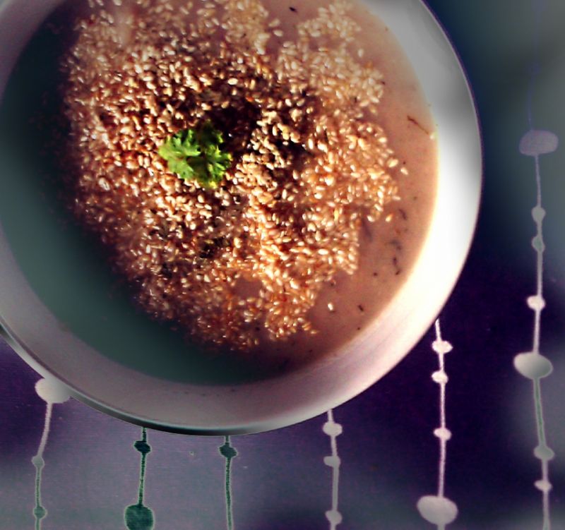 Krem z topinambura z kminem rzymskim i sezamem Krem z topinambura z kminem rzymskim i sezamem