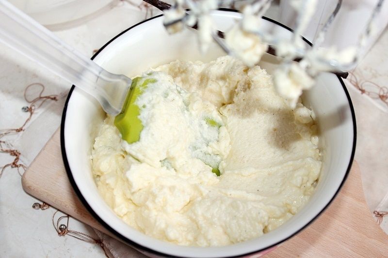 Krem z twarogu i masła do ciast, babeczek i tortów