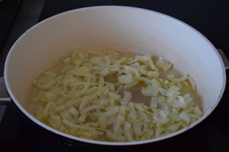 Zupa krem z żółtej cukinii, kalarepki i selera