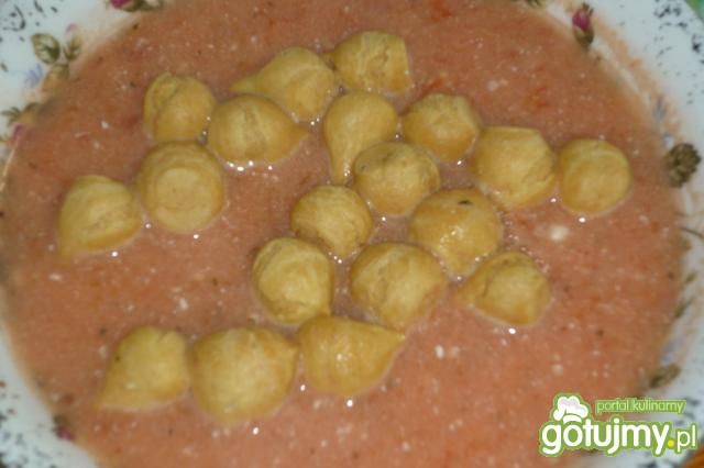 Krem ze świeżych pomidorów z bazylią 