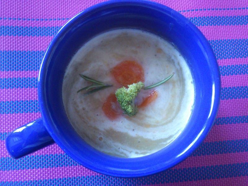 Krem ziemniaczano-brokułowy z rozmarynem Krem ziemniaczano-brokułowy z rozmarynem